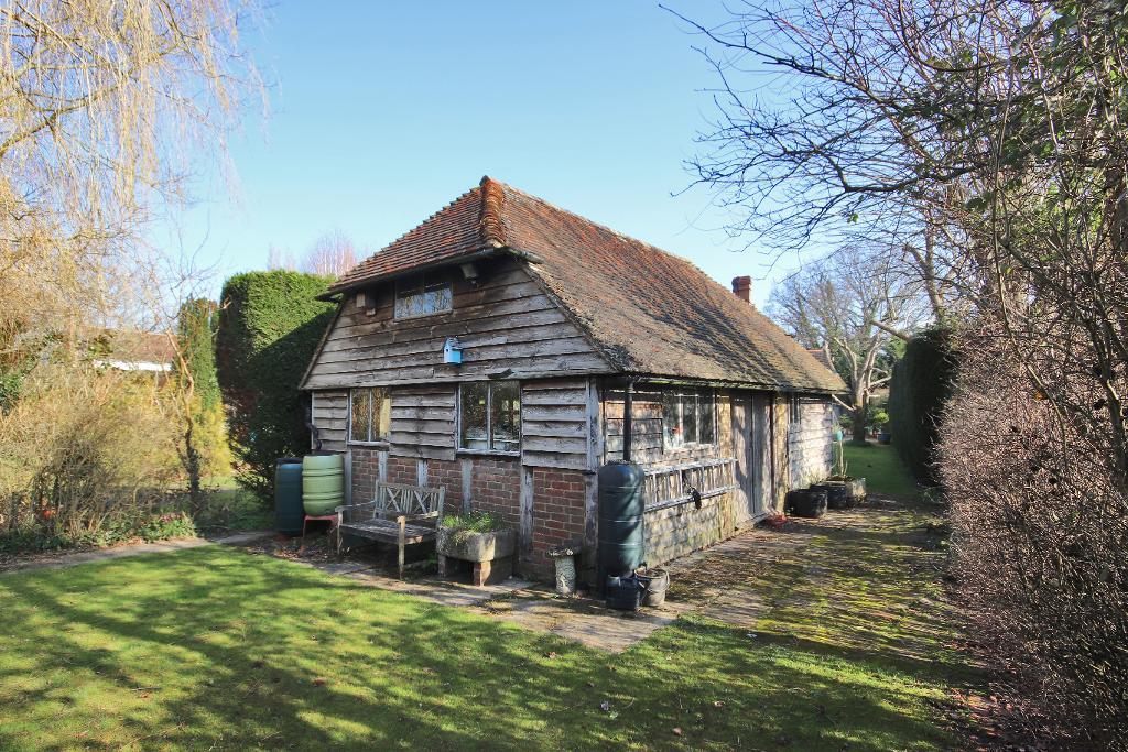 2 Bedroom Detached For Sale in Sissinghurst Road, Three Chimneys