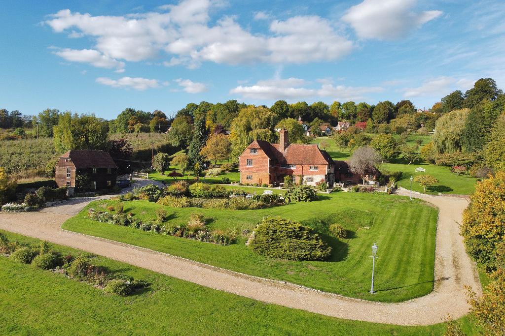 5 Bedroom Detached For Sale in Wierton Hill, Boughton Monchelsea, Kent