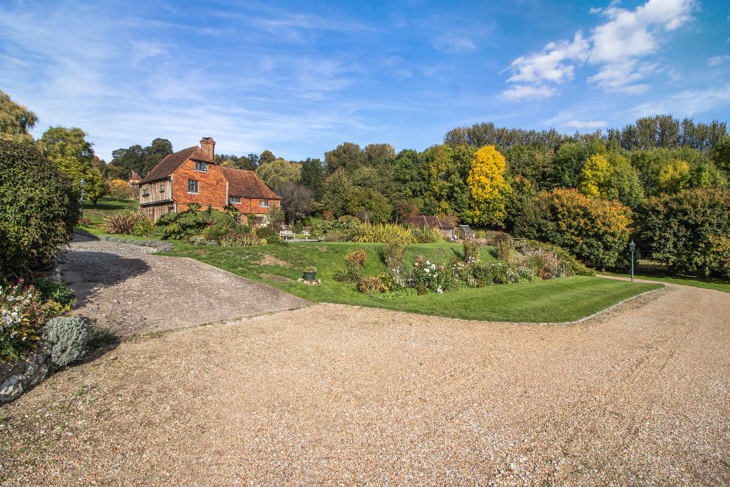 5 Bedroom Detached For Sale in Wierton Hill, Boughton Monchelsea, Kent