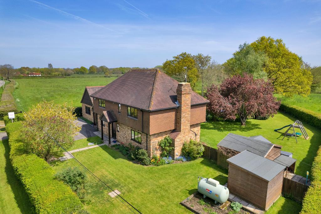 5 Bedroom Detached Home For Sale in Sand Lane, Frittenden, Kent, TN17 ...