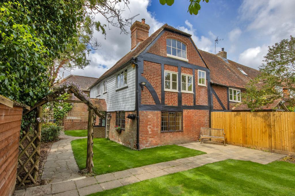 Headcorn Road, Smarden, Kent, TN27 8PJ