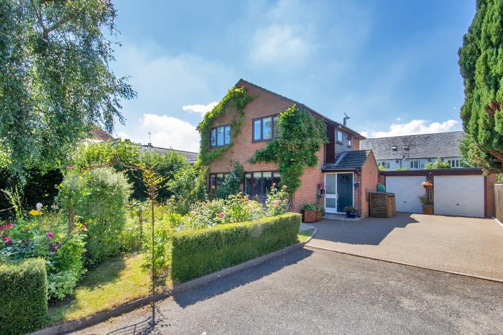 Queens Court, Queens Road, Hawkhurst, Kent, TN18 4JE
