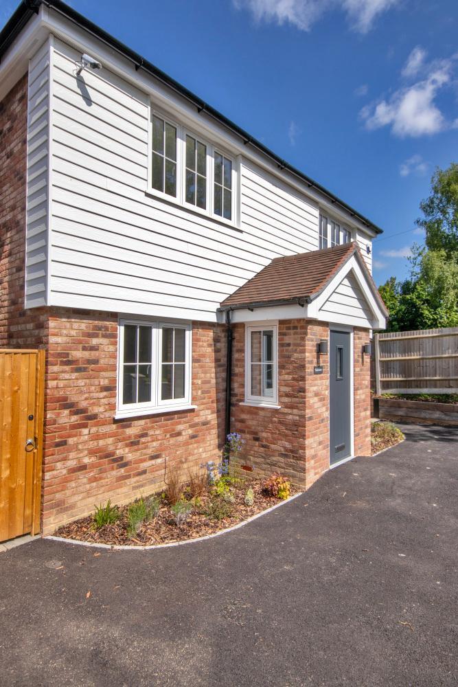 Queens Road, Hawkhurst, Kent, TN18 4HQ