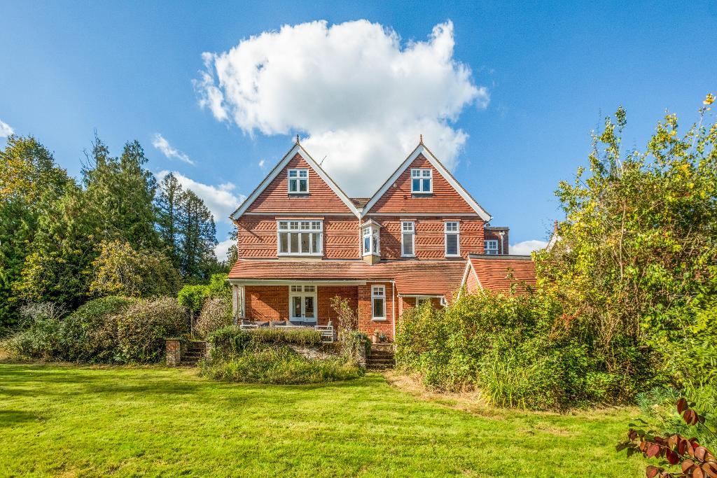 Hartley Road, Cranbrook, Kent, TN17 3QX