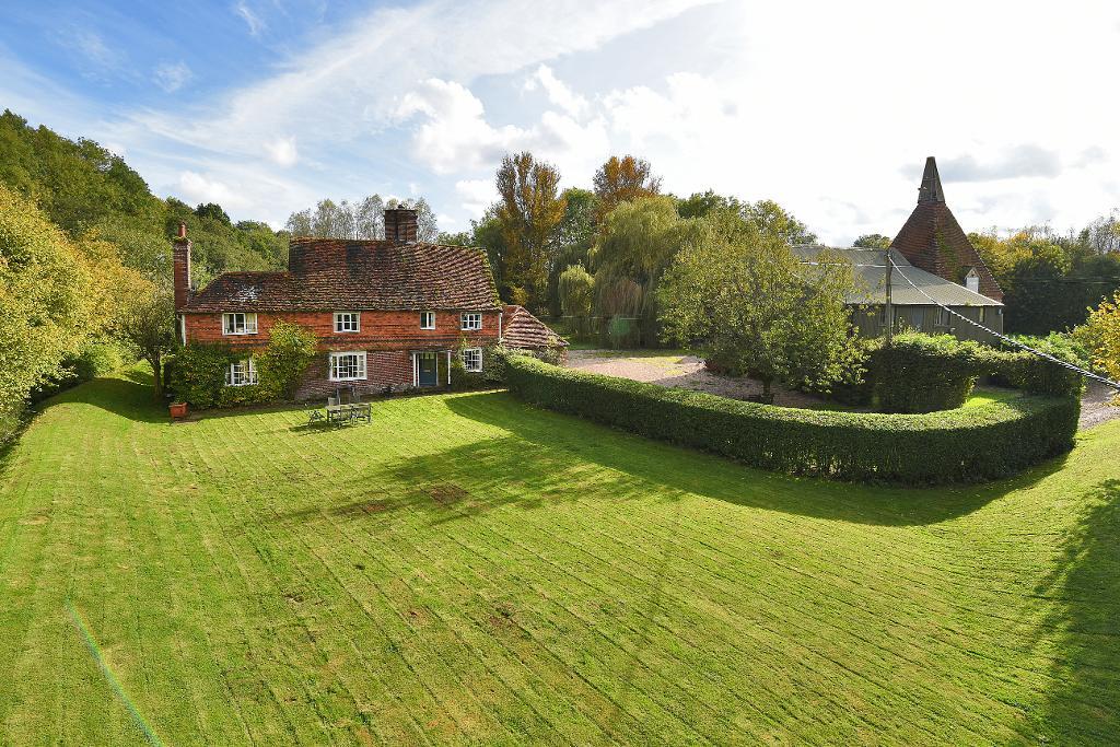Bedgebury Road, Goudhurst, Kent, TN17 2QZ