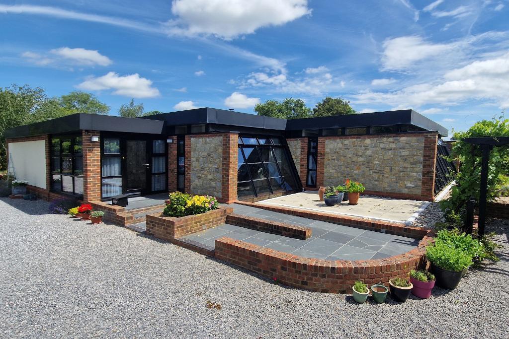 Chart Hill Road, Staplehurst, Kent, TN12 0RW