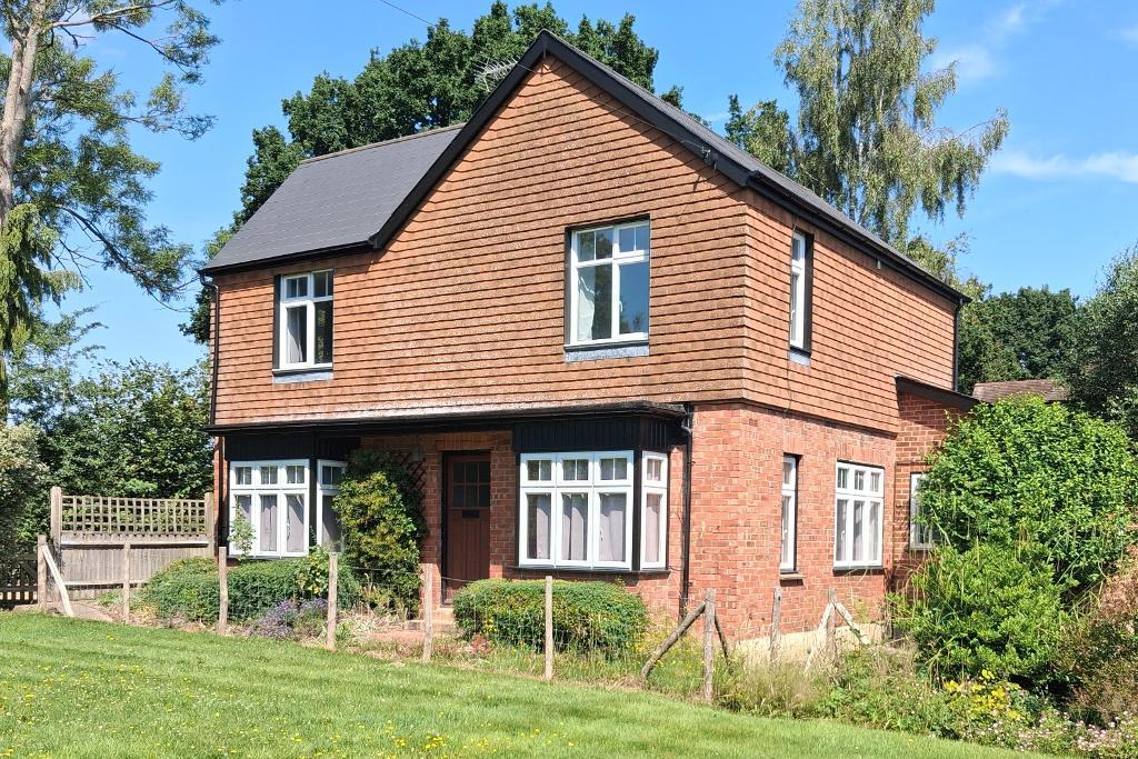 Cranbrook Road, Sissinghurst, Kent, TN17 2JA